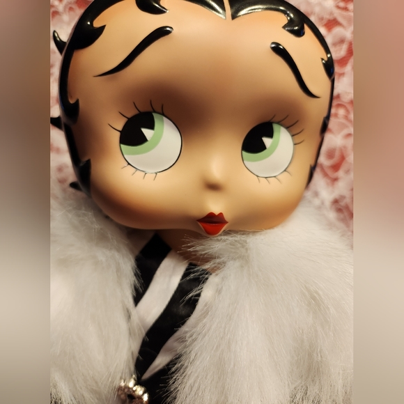 Rare Limited Edition Danbury Mint Betty Boop "Dress To Perfection" - Picture 3 of 6